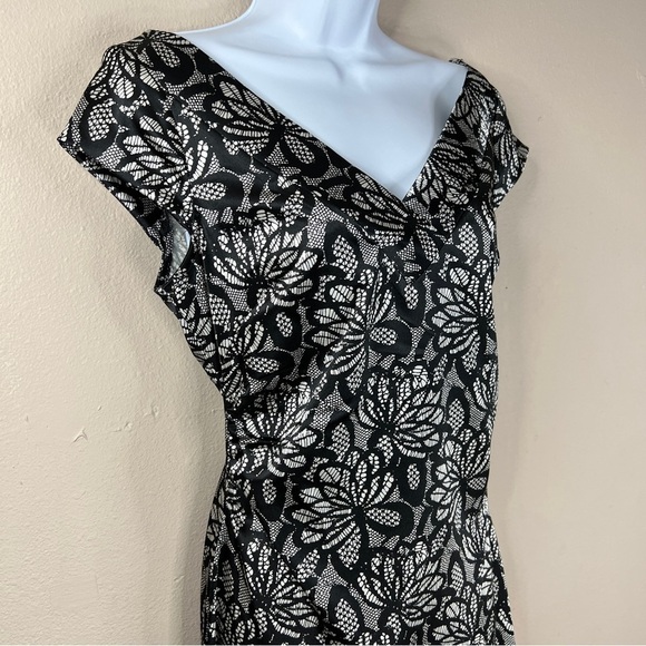 Size 8 Maggy London Black White Lace Print Satin Dress V Neck Event Party - Picture 5 of 12